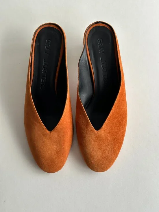 GRAY MATTERS Mules, size 39 in Rust color with Egg shaped Heel - Picture 3 of 7